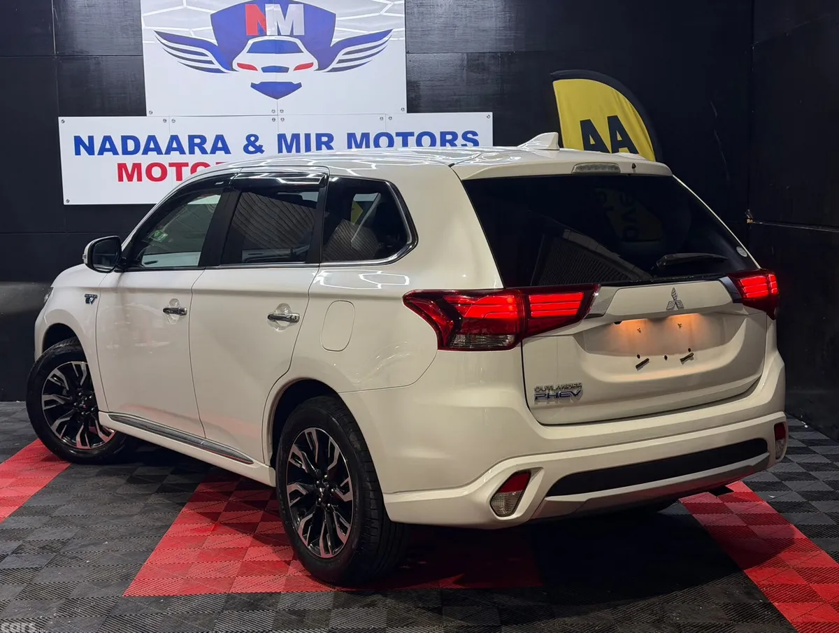 Mitsubishi Outlander SUV, Petrol Plug-in Hybrid, 2016, White