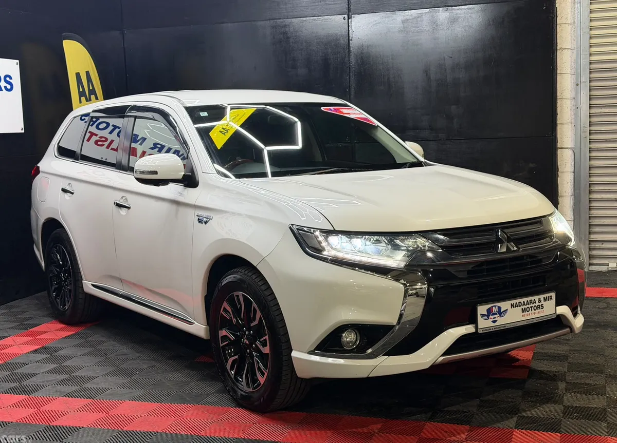 Mitsubishi Outlander SUV, Petrol Plug-in Hybrid, 2016, White