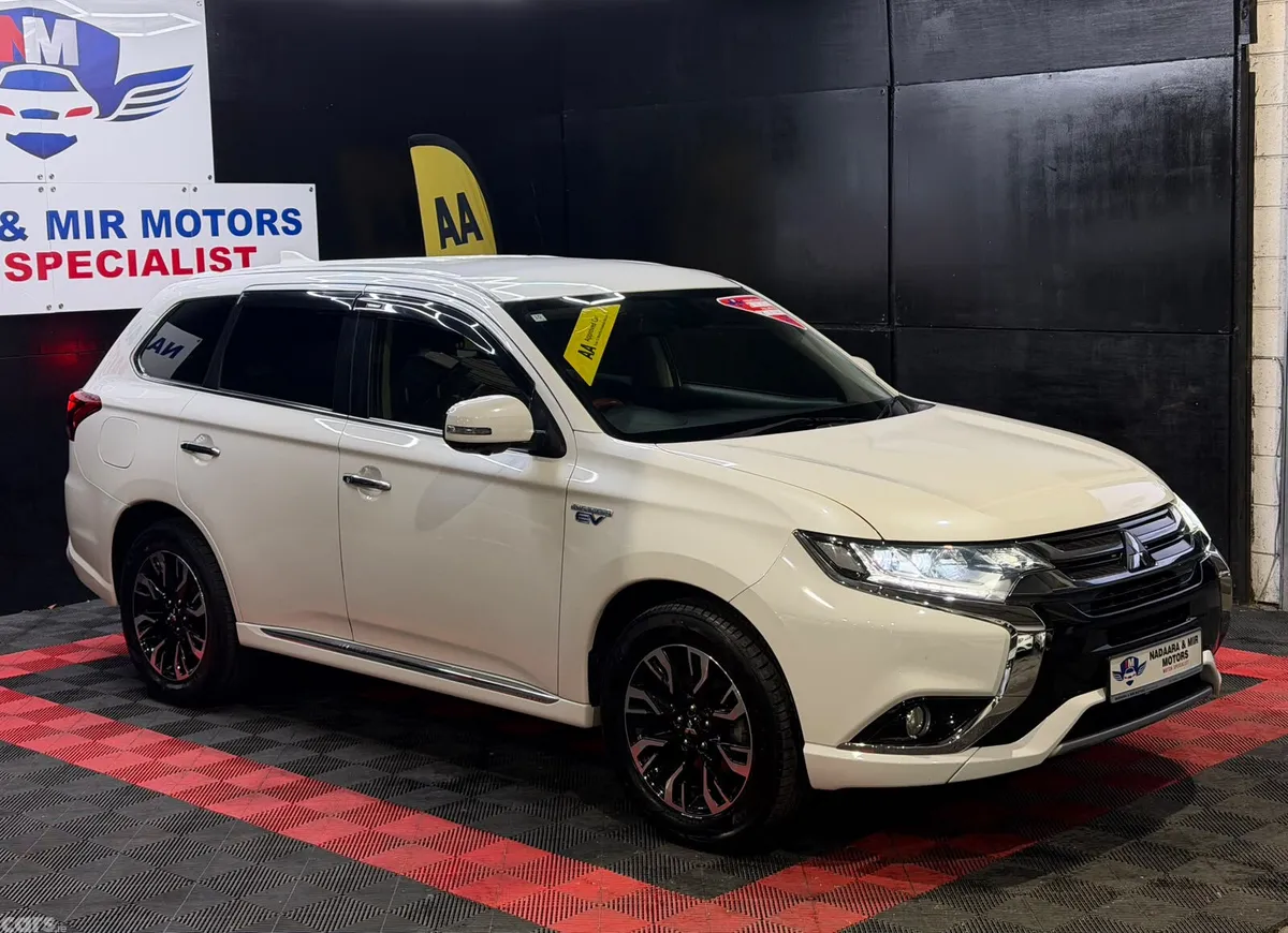 Mitsubishi Outlander SUV, Petrol Plug-in Hybrid, 2016, White