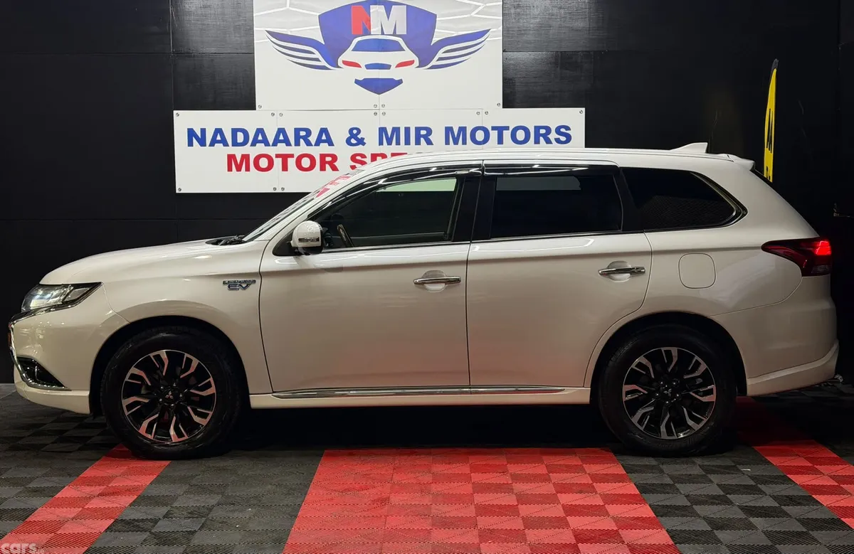 Mitsubishi Outlander SUV, Petrol Plug-in Hybrid, 2016, White