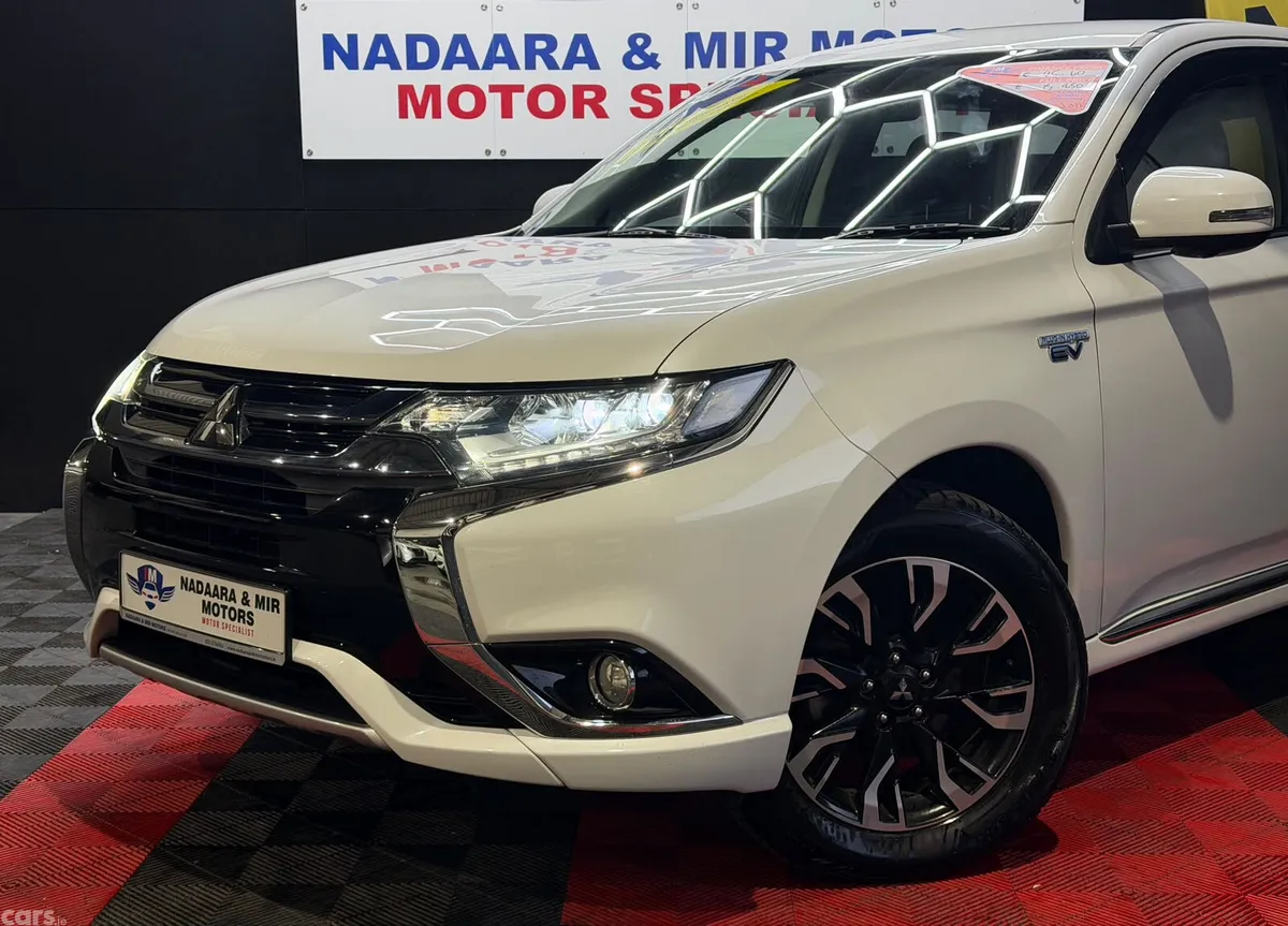Mitsubishi Outlander SUV, Petrol Plug-in Hybrid, 2016, White
