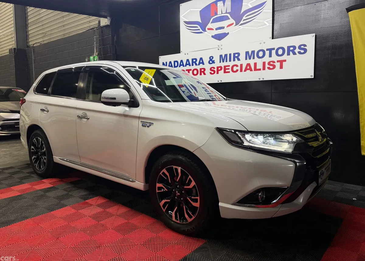 Mitsubishi Outlander SUV, Petrol Plug-in Hybrid, 2016, White