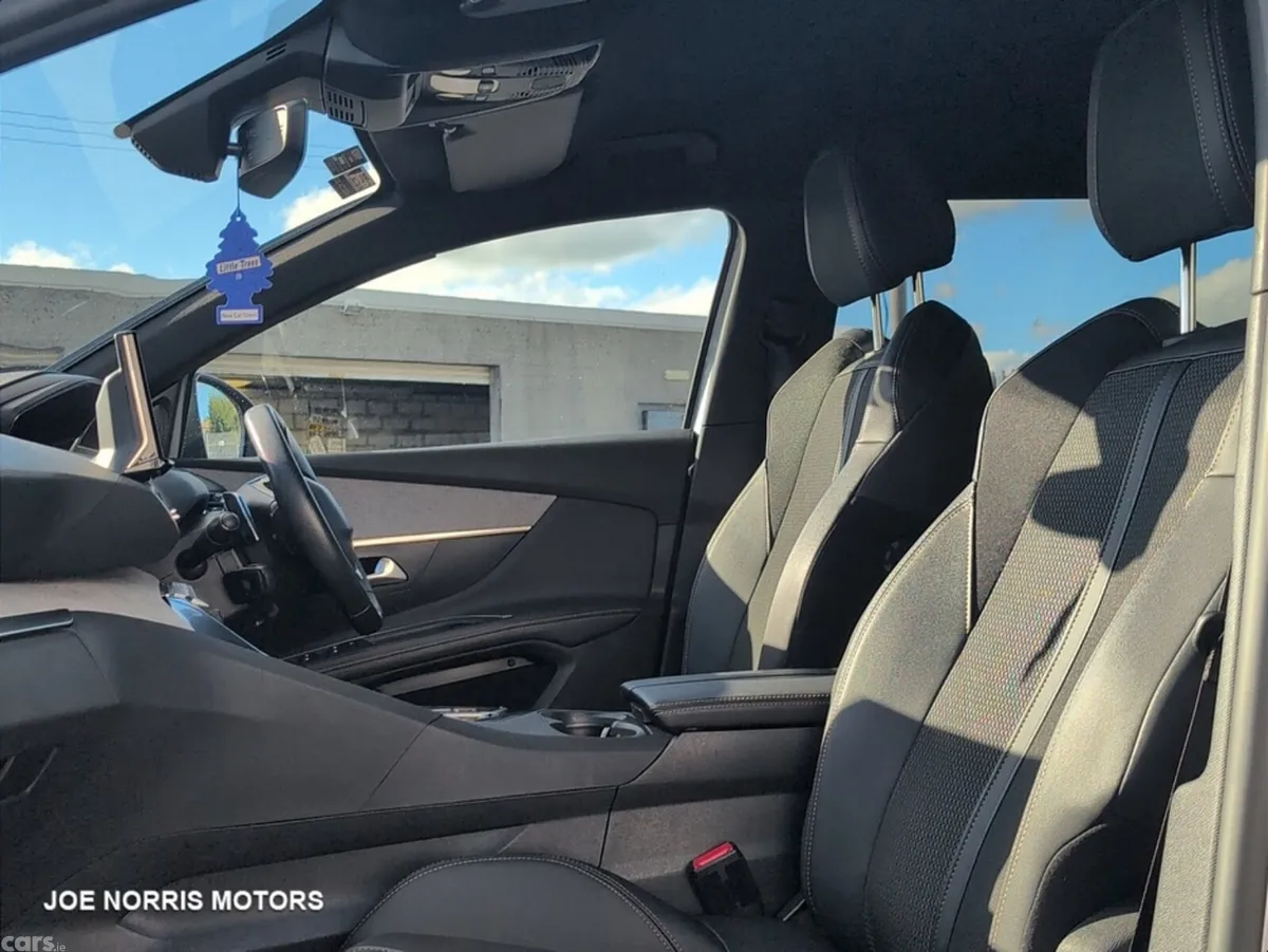 Peugeot 5008 MPV, Petrol Hybrid, 2024, Grey