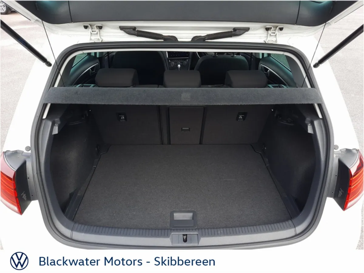 Volkswagen Golf Hatchback, Petrol, 2018, 