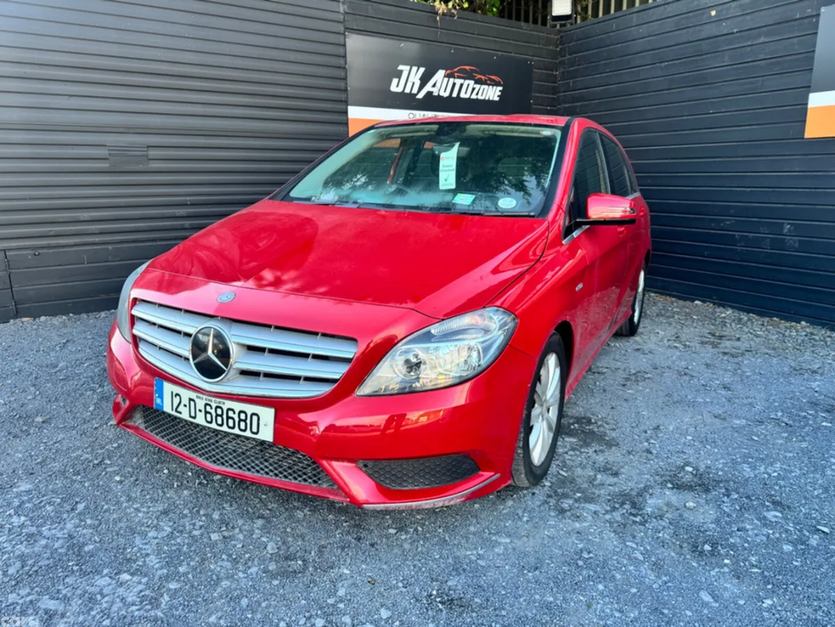 Mercedes-Benz B-Class Hatchback, Petrol, 2012, Red
