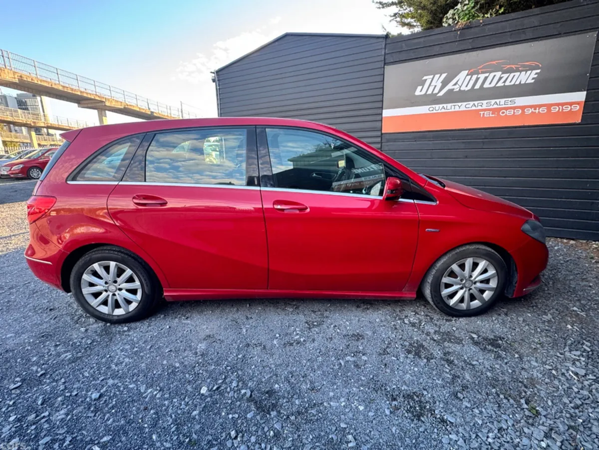 Mercedes-Benz B-Class Hatchback, Petrol, 2012, Red