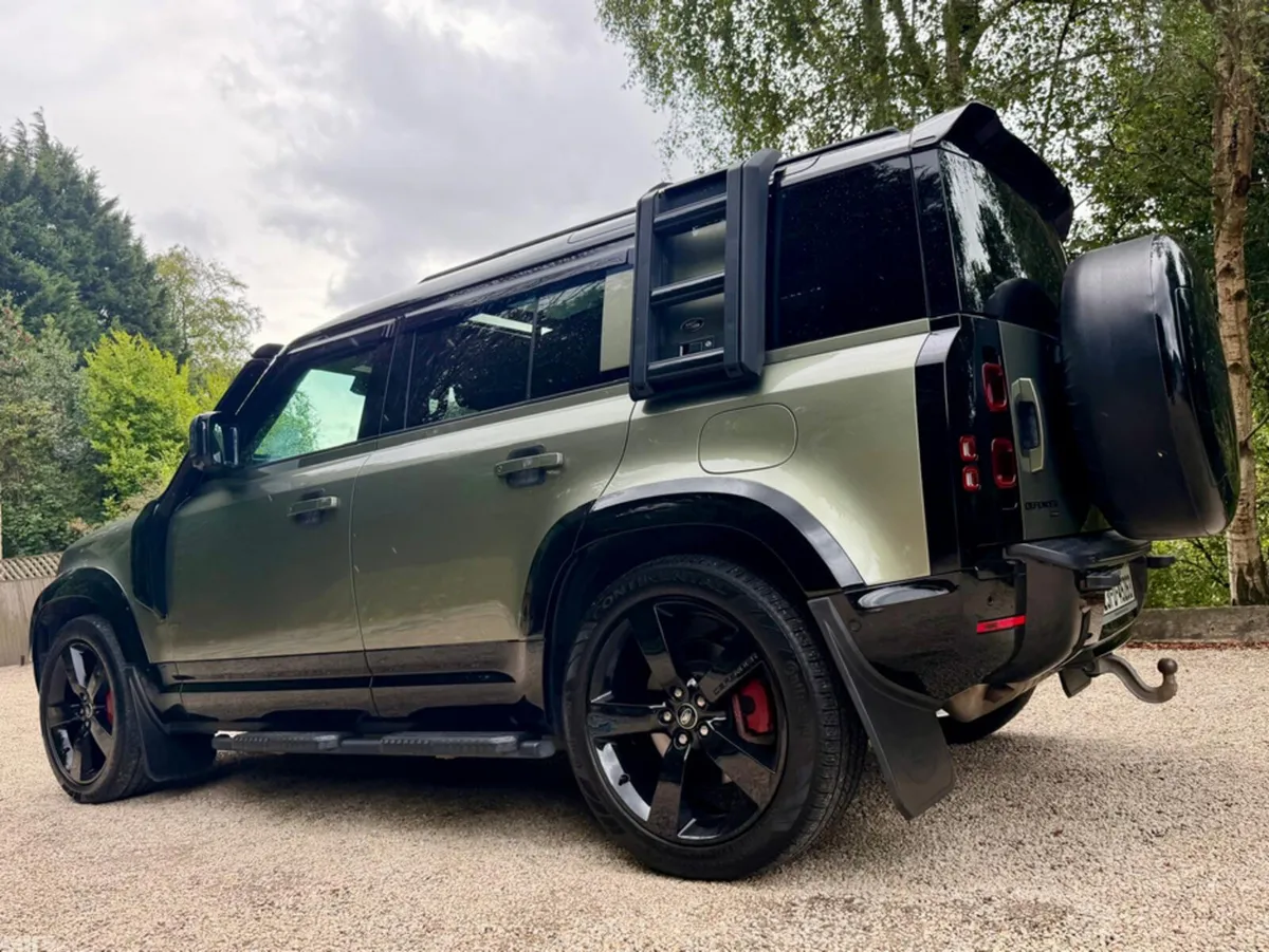 Land Rover Defender Estate, Petrol Plug-in Hybrid, 2023, Green