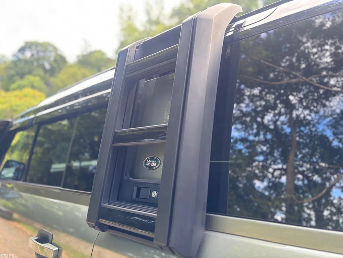 Land Rover Defender Estate, Petrol Plug-in Hybrid, 2023, Green