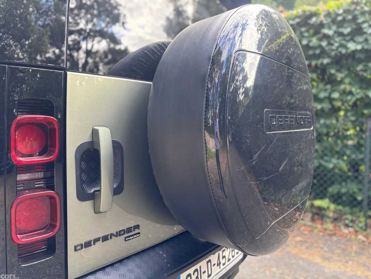 Land Rover Defender Estate, Petrol Plug-in Hybrid, 2023, Green
