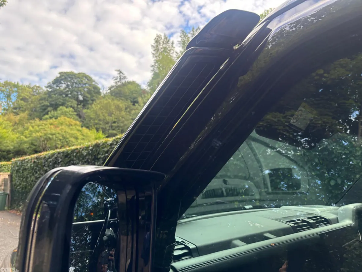 Land Rover Defender Estate, Petrol Plug-in Hybrid, 2023, Green