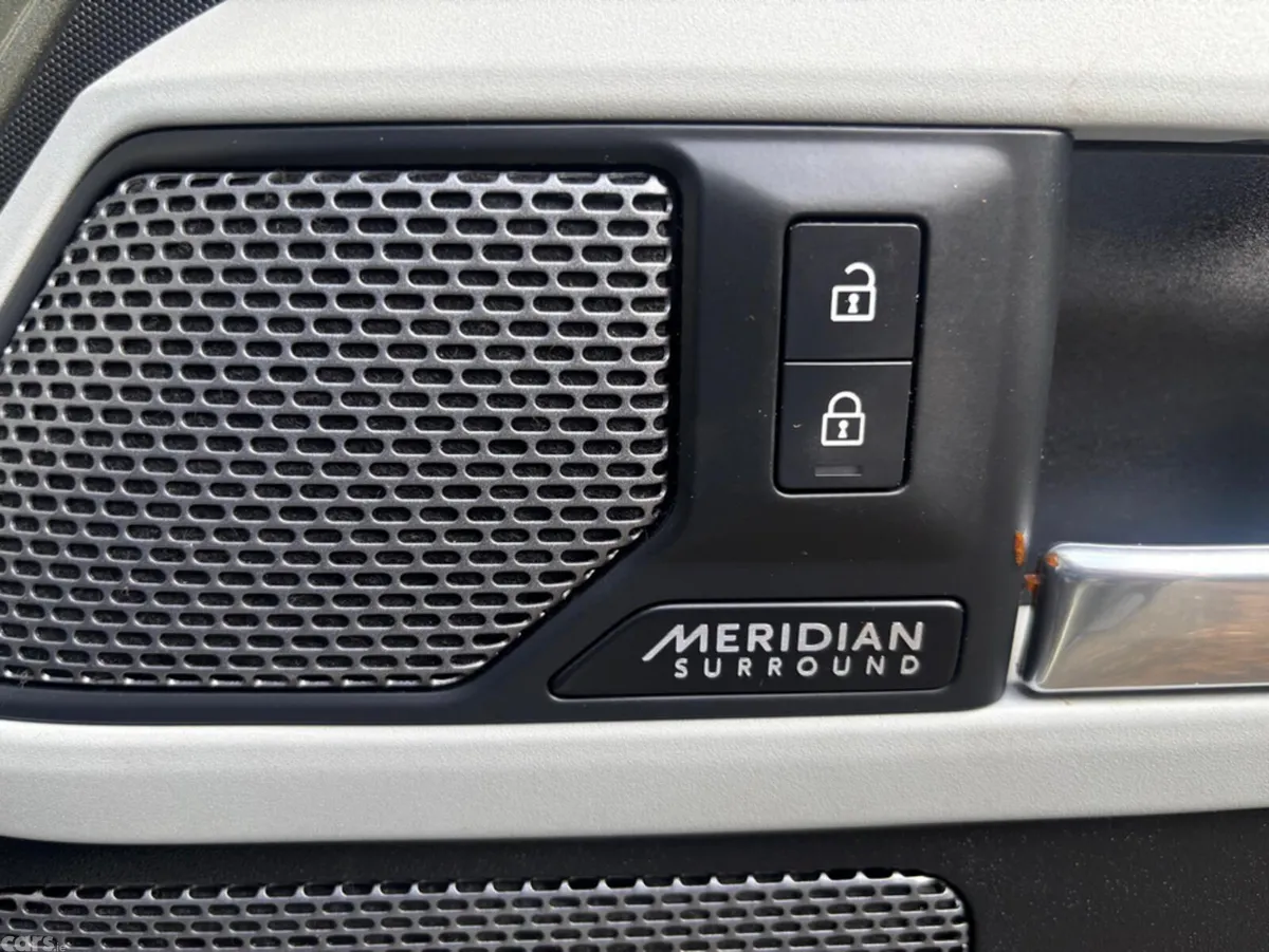 Land Rover Defender Estate, Petrol Plug-in Hybrid, 2023, Green