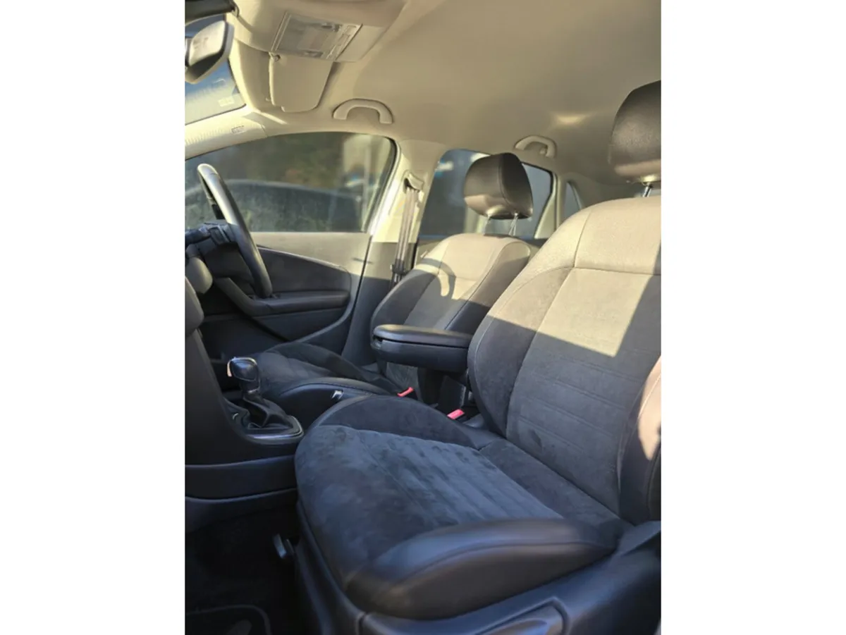 Volkswagen Polo Hatchback, Petrol, 2017, White