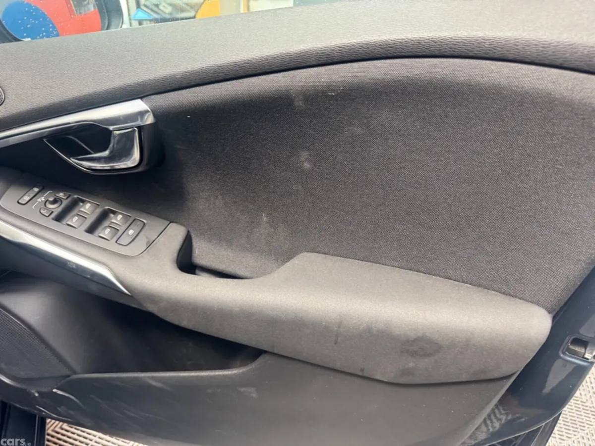 Volvo V40 Estate, Diesel, 2018, Grey