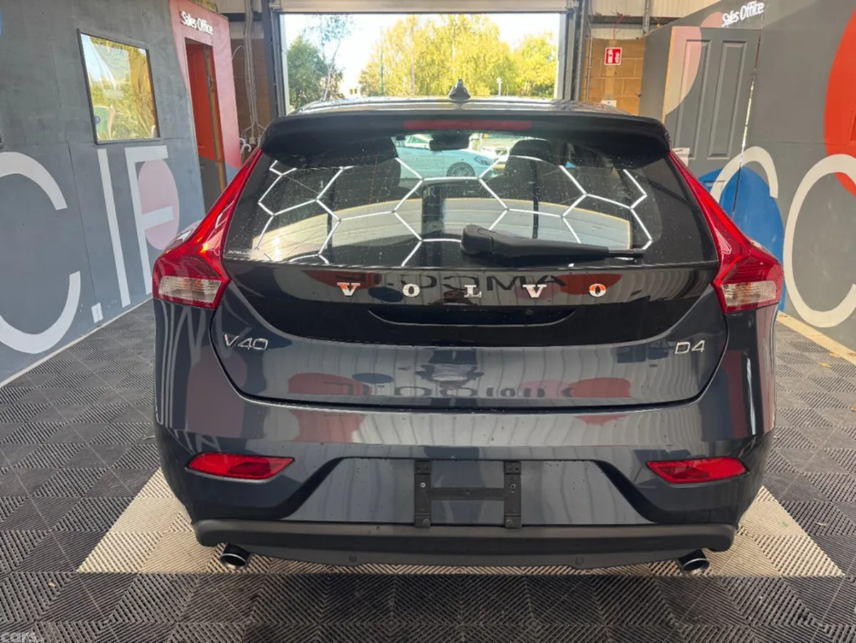 Volvo V40 Estate, Diesel, 2018, Grey