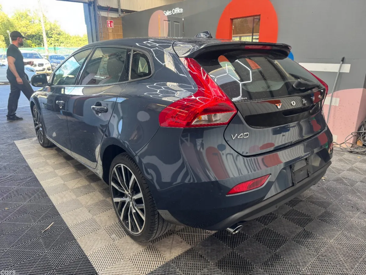 Volvo V40 Estate, Diesel, 2018, Grey