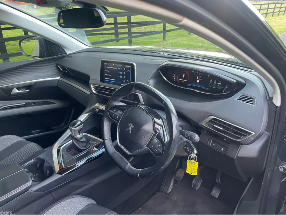 Peugeot 3008 MPV, Diesel, 2018, Grey