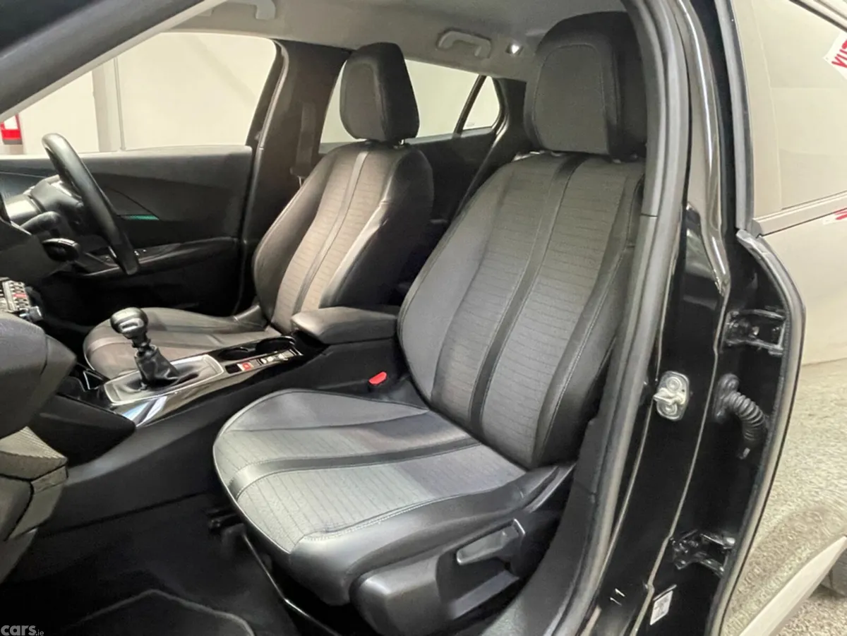 Peugeot 2008 MPV, Diesel, 2021, Black