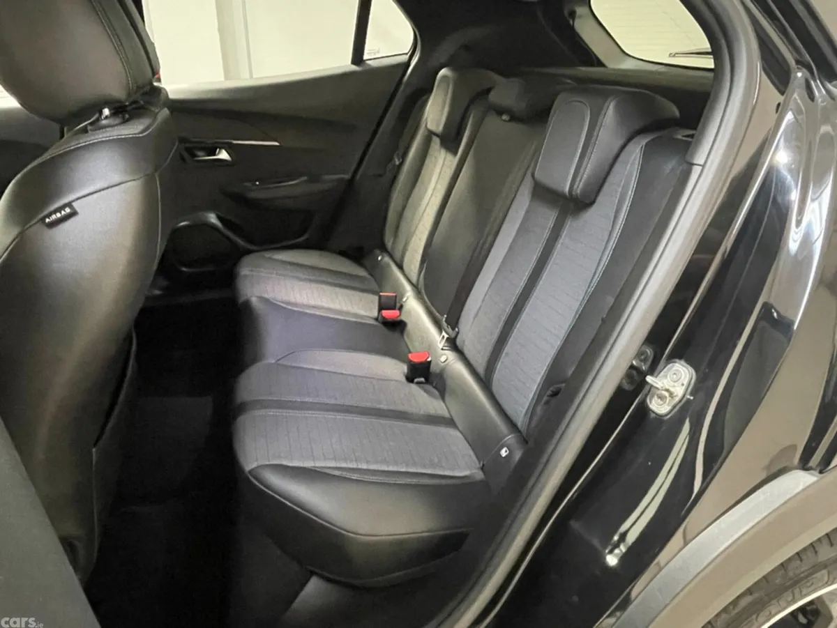 Peugeot 2008 MPV, Diesel, 2021, Black