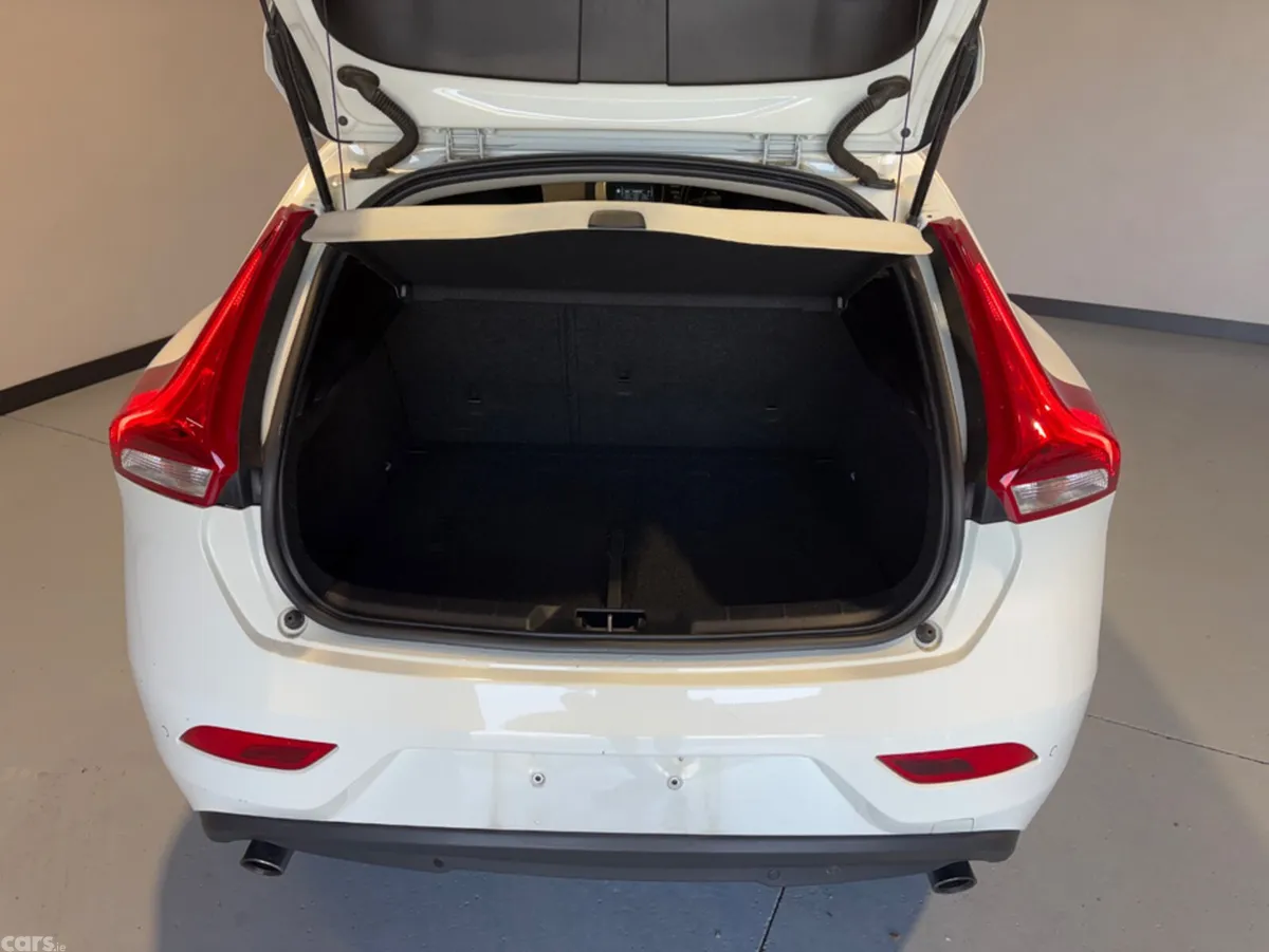 Volvo V40 Hatchback, Petrol, 2015, White