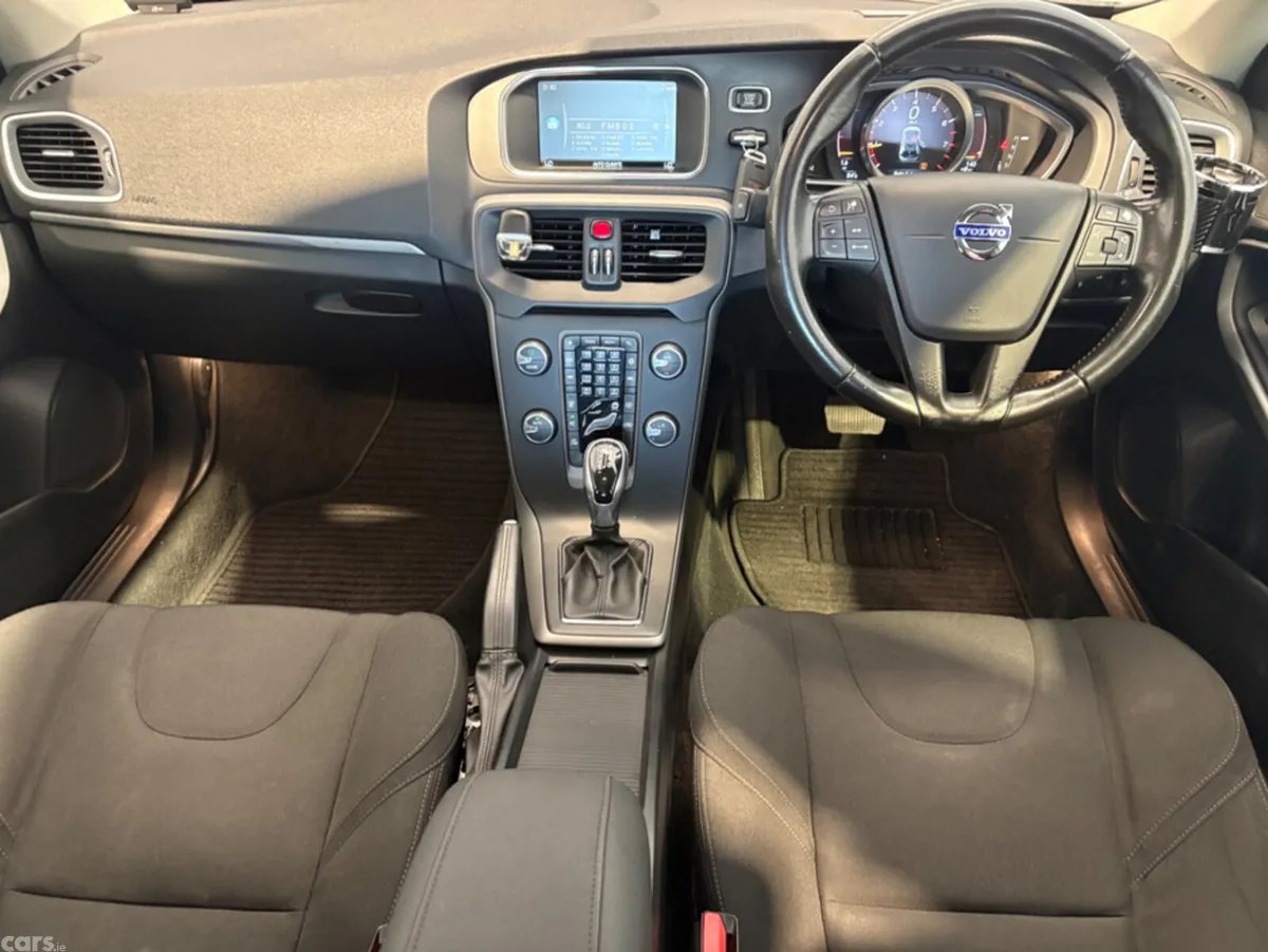Volvo V40 Hatchback, Petrol, 2015, White