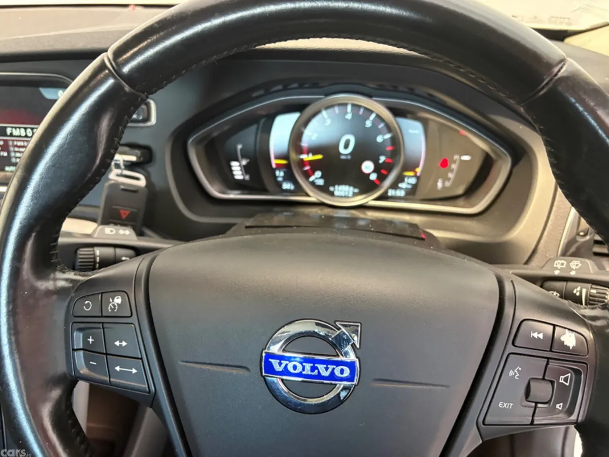 Volvo V40 Hatchback, Petrol, 2015, White