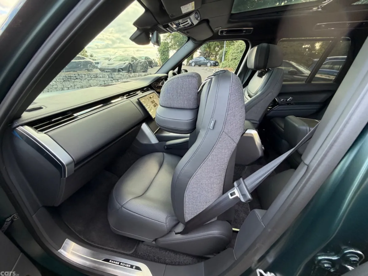 Land Rover Range Rover SUV, Petrol Plug-in Hybrid, 2026, Green