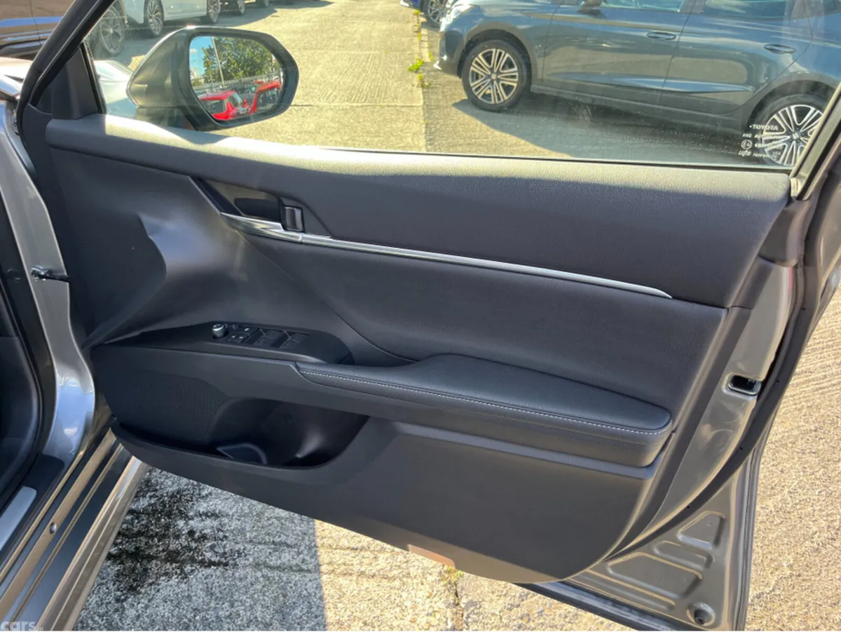 Toyota Camry Saloon, Petrol Hybrid, 2022, Grey