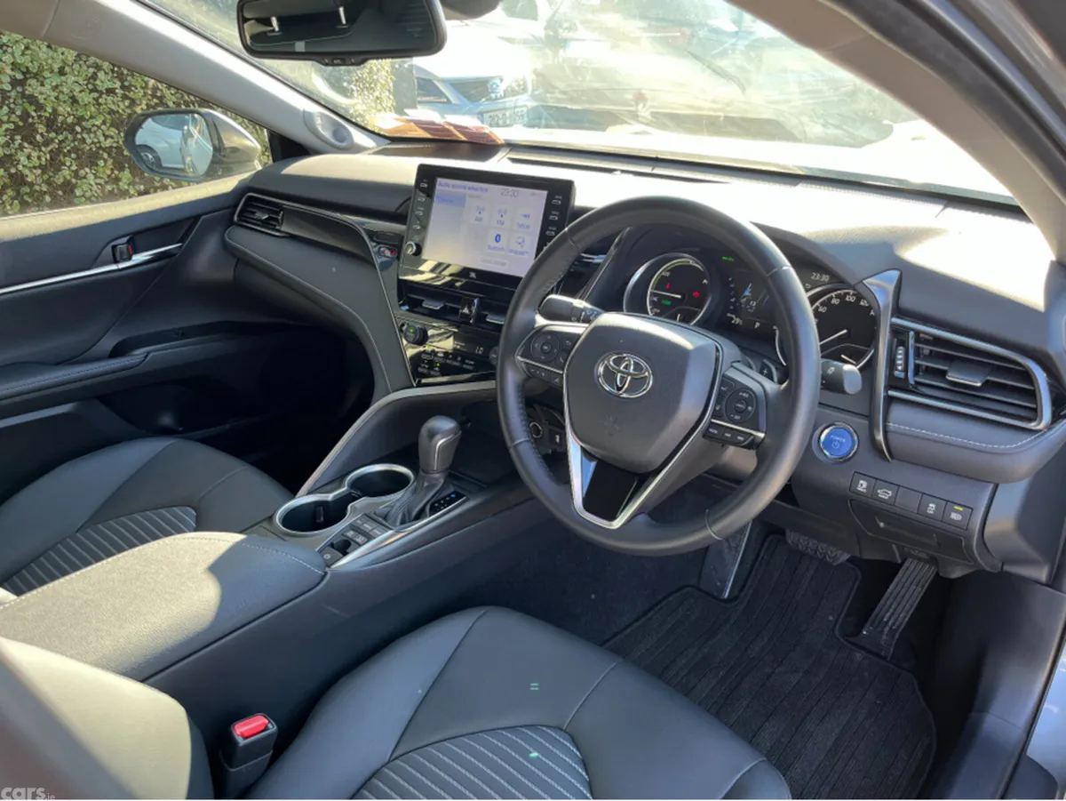 Toyota Camry Saloon, Petrol Hybrid, 2022, Grey