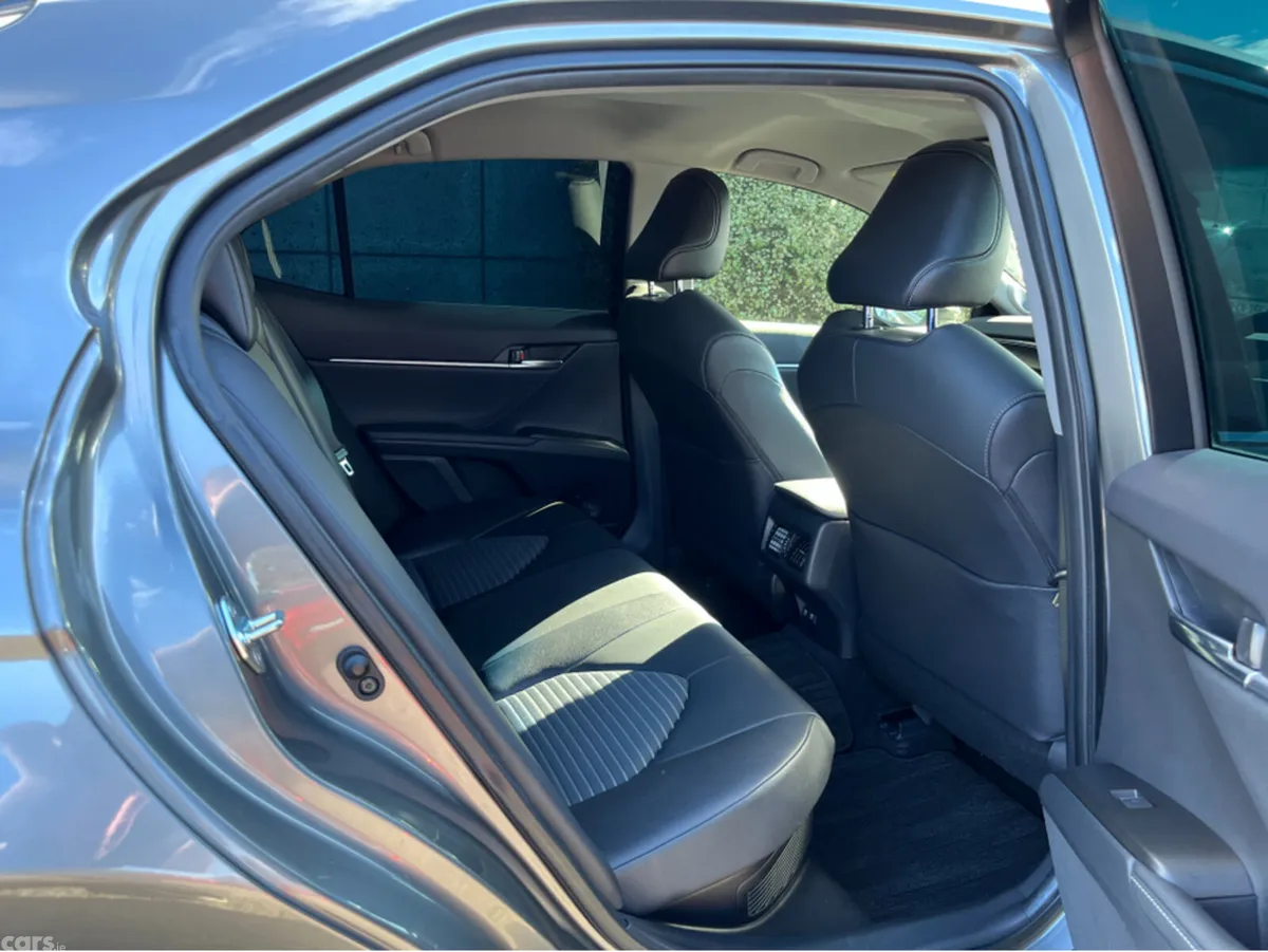 Toyota Camry Saloon, Petrol Hybrid, 2022, Grey