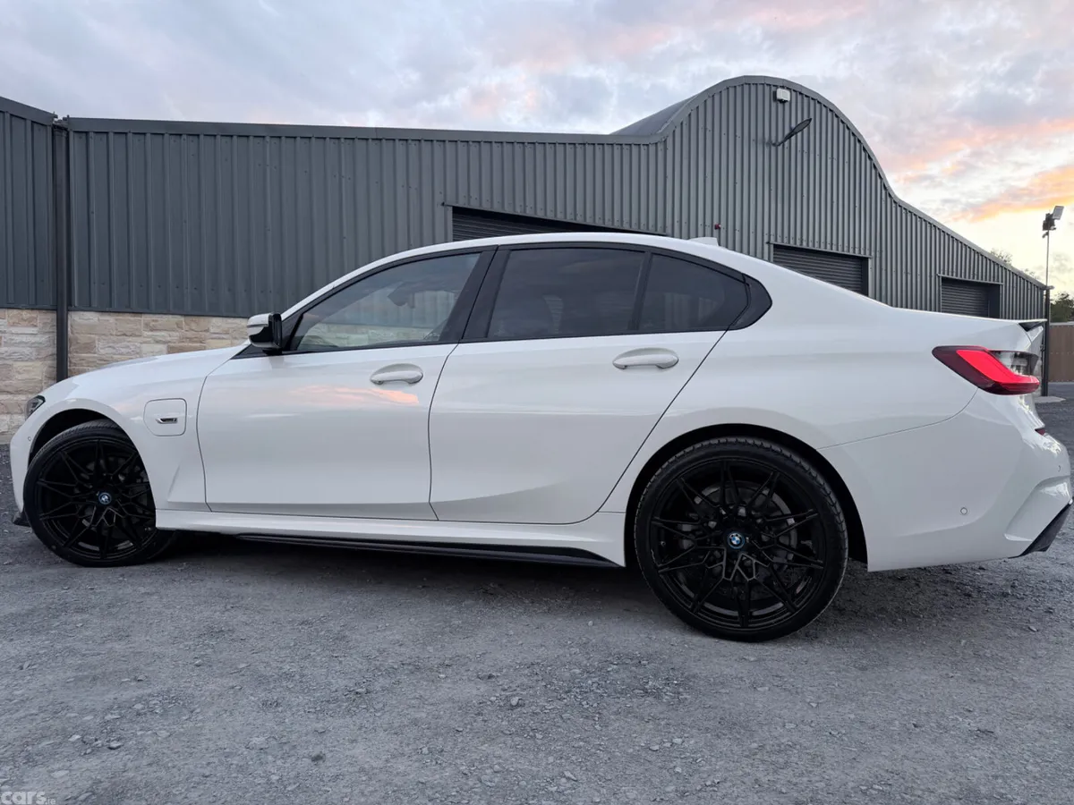 BMW 3-Series Saloon, Petrol Plug-in Hybrid, 2022, White