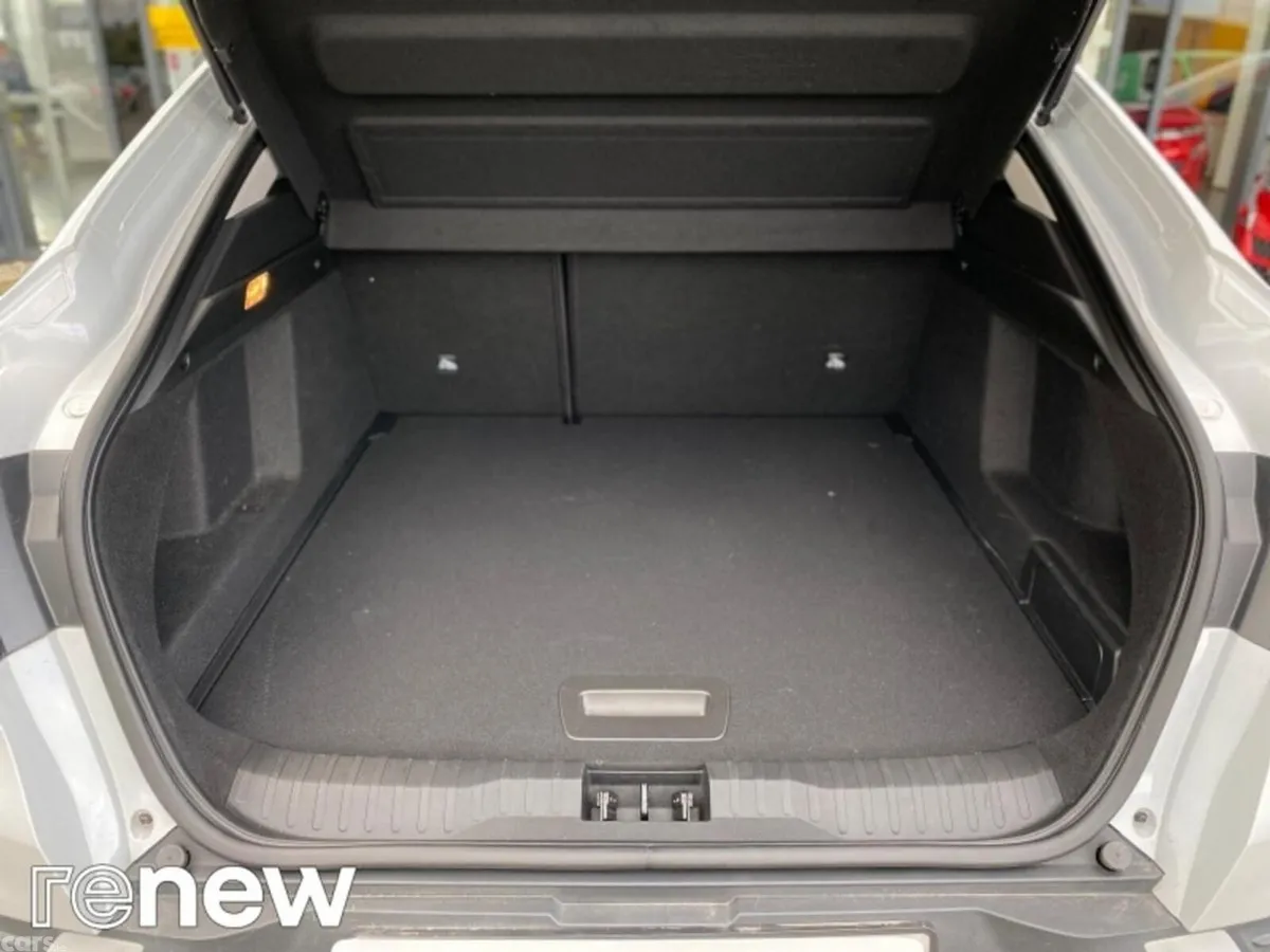 Renault Arkana Hatchback, Petrol, 2022, White