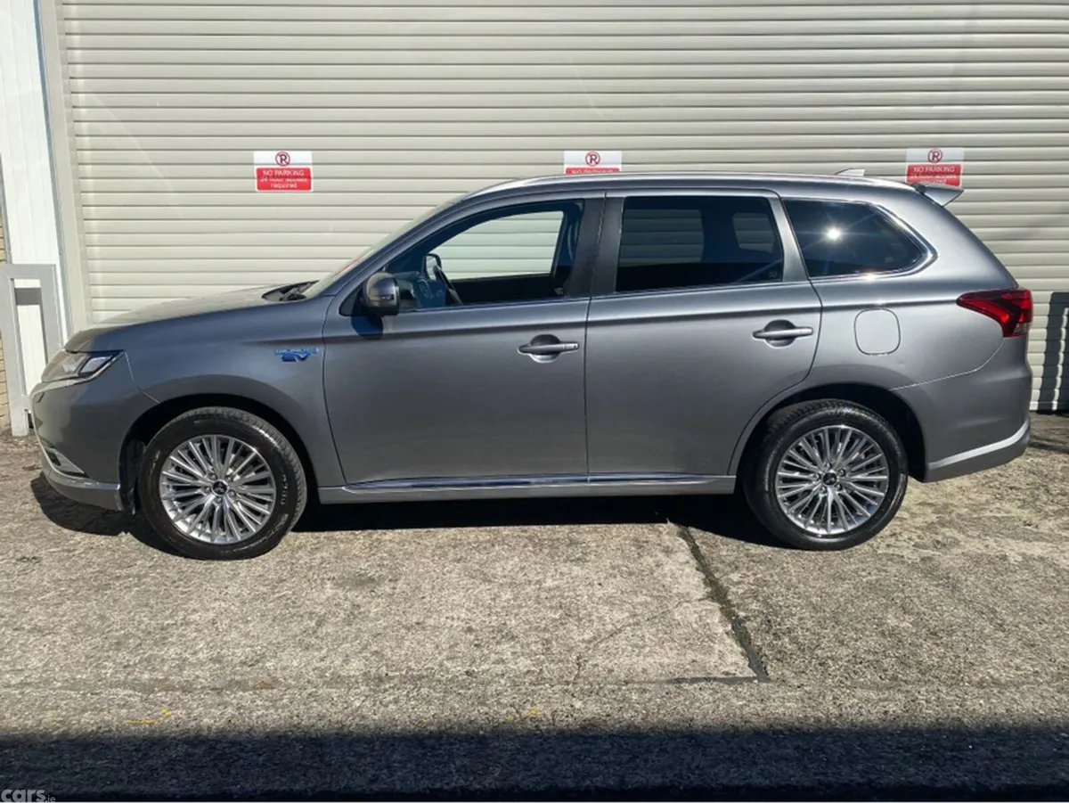 Mitsubishi Outlander 2.4 EXCEED PHEV @ Waltons Gar, Ranelagh