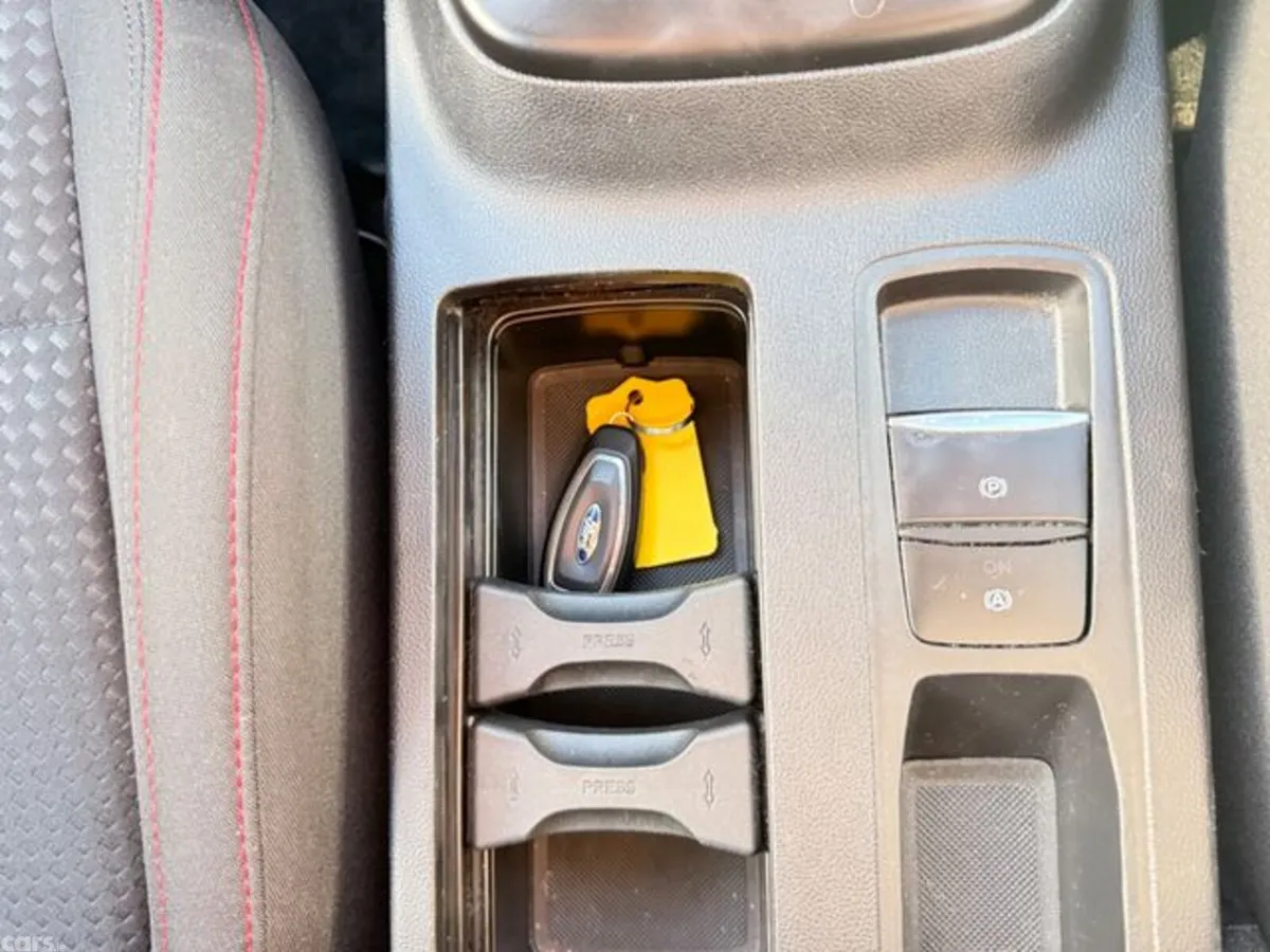 Ford Focus Hatchback, Petrol, 2024, Grey