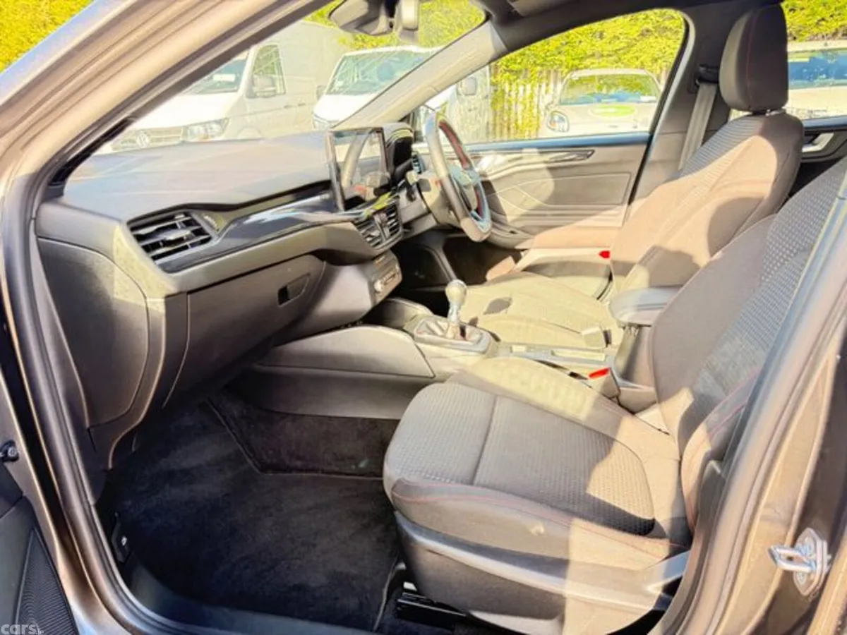 Ford Focus Hatchback, Petrol, 2024, Grey