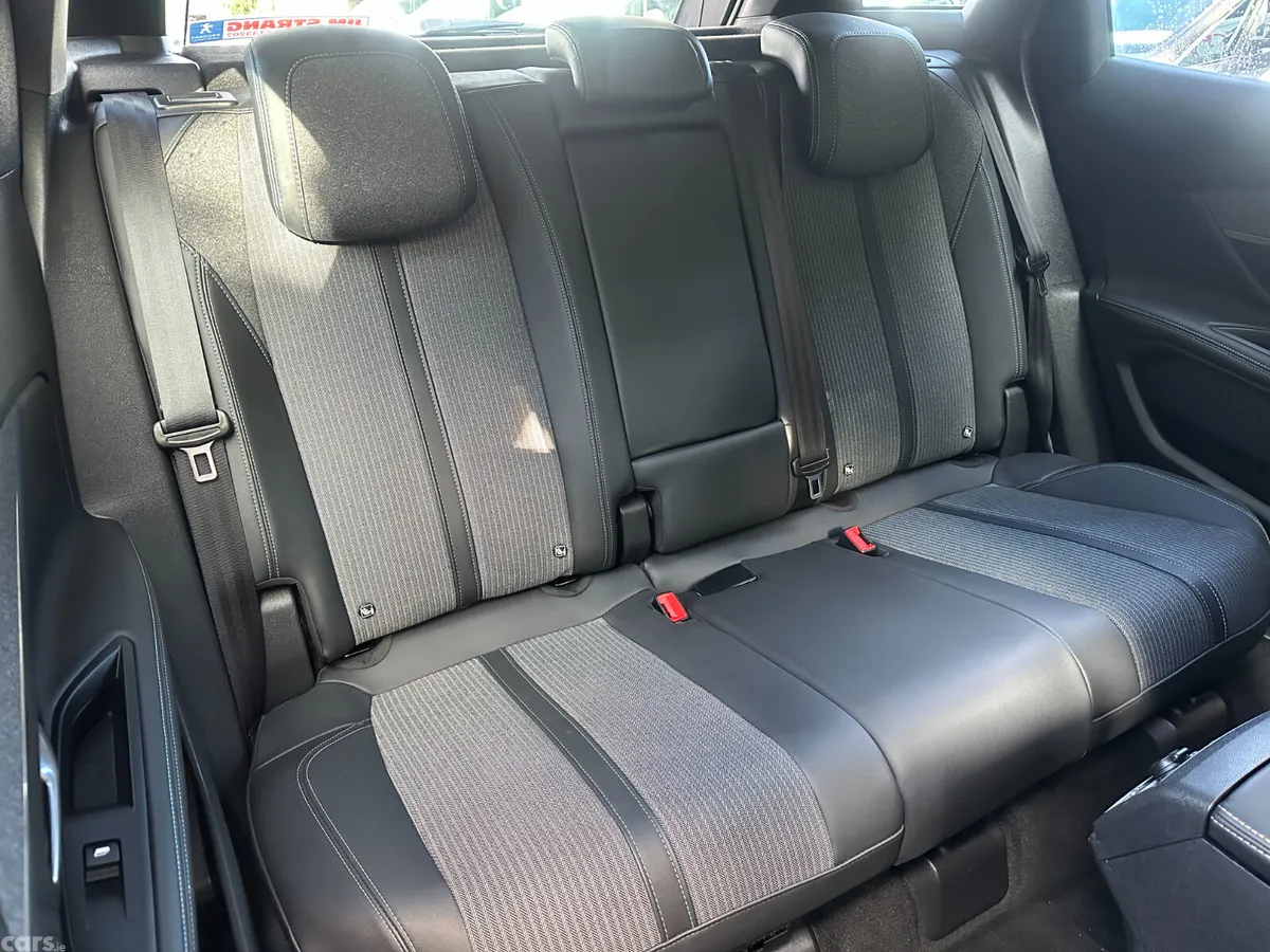Peugeot 3008 MPV, Diesel, 2023, Black