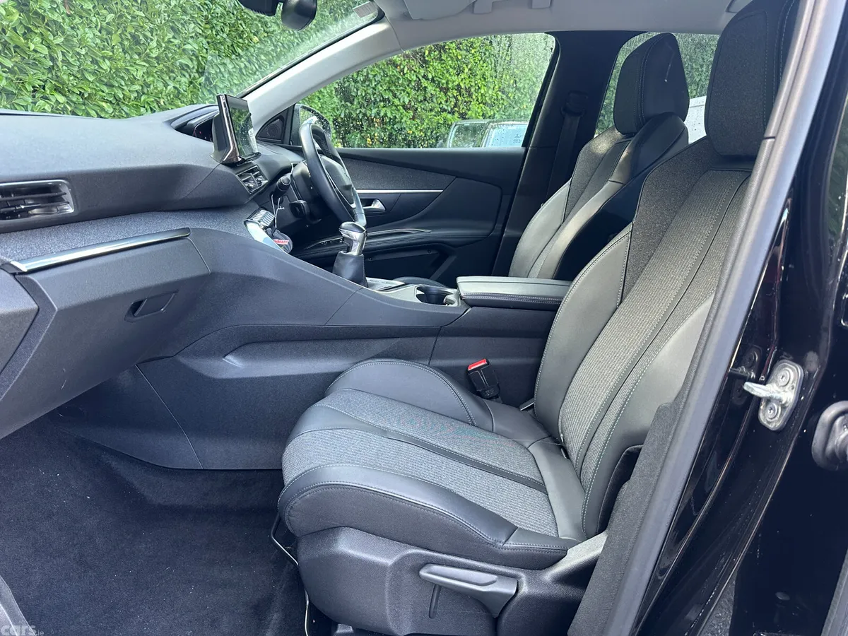 Peugeot 3008 MPV, Diesel, 2023, Black