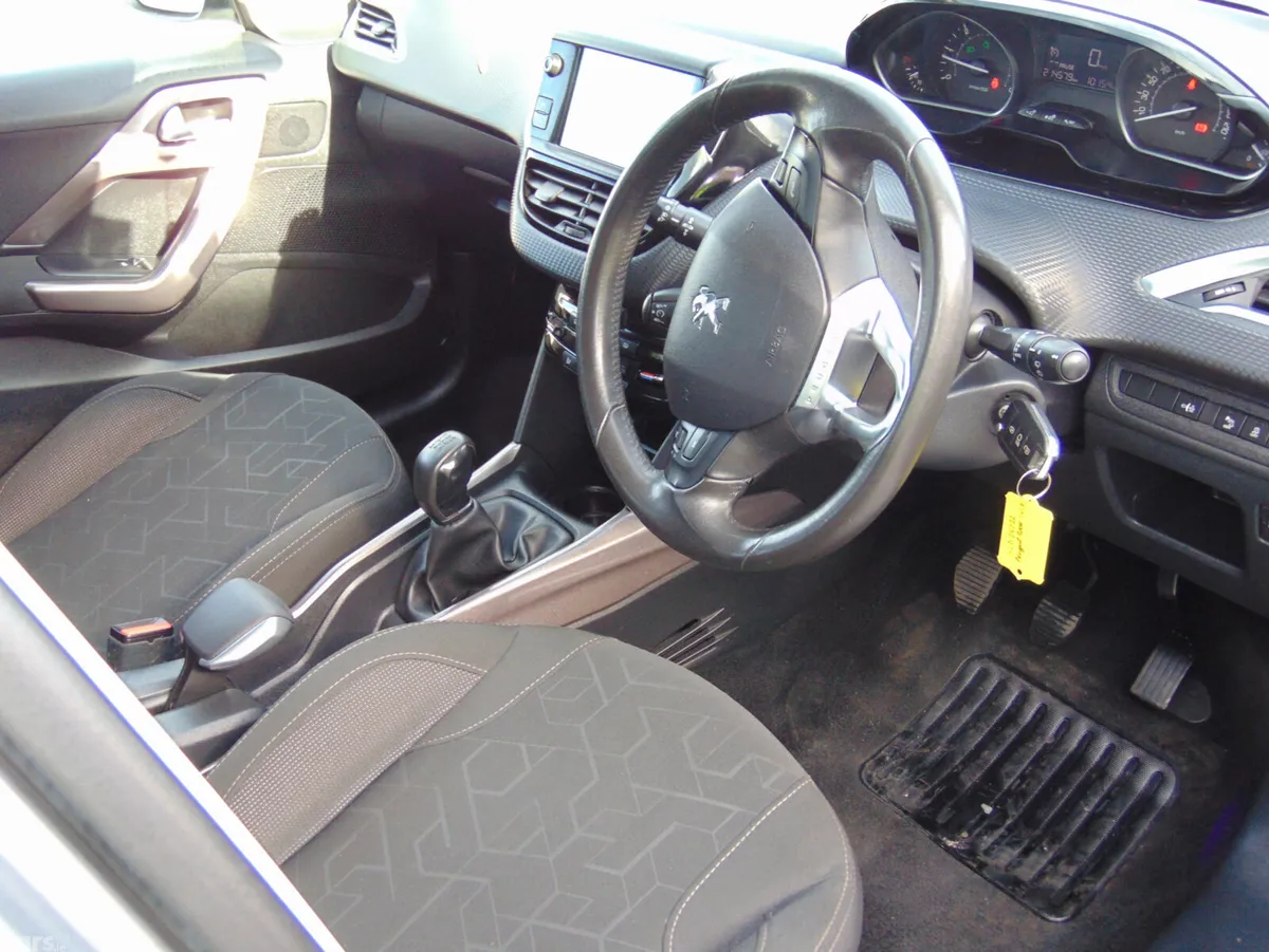 Peugeot 2008 SUV, Diesel, 2016, Grey