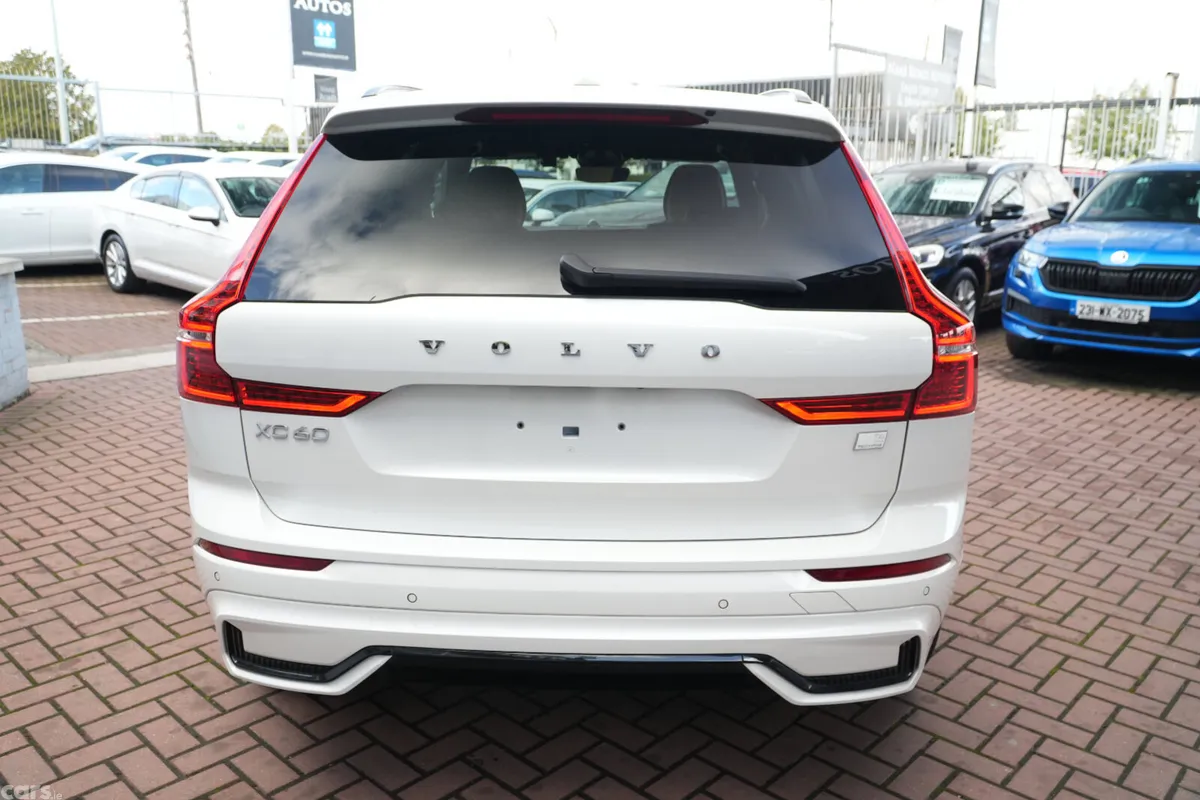 Volvo XC60 Estate, Petrol Plug-in Hybrid, 2023, White