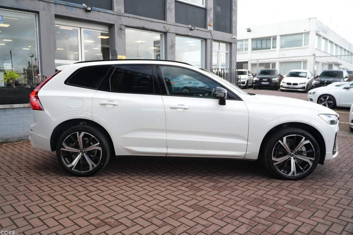 Volvo XC60 Estate, Petrol Plug-in Hybrid, 2023, White