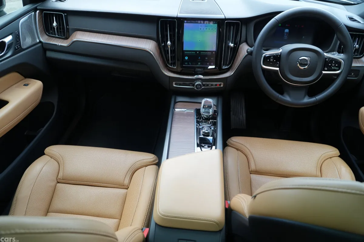 Volvo XC60 Estate, Petrol Plug-in Hybrid, 2023, White