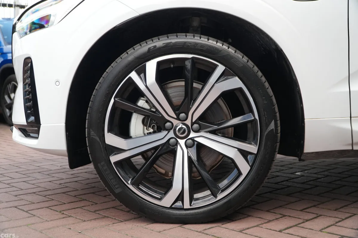 Volvo XC60 Estate, Petrol Plug-in Hybrid, 2023, White
