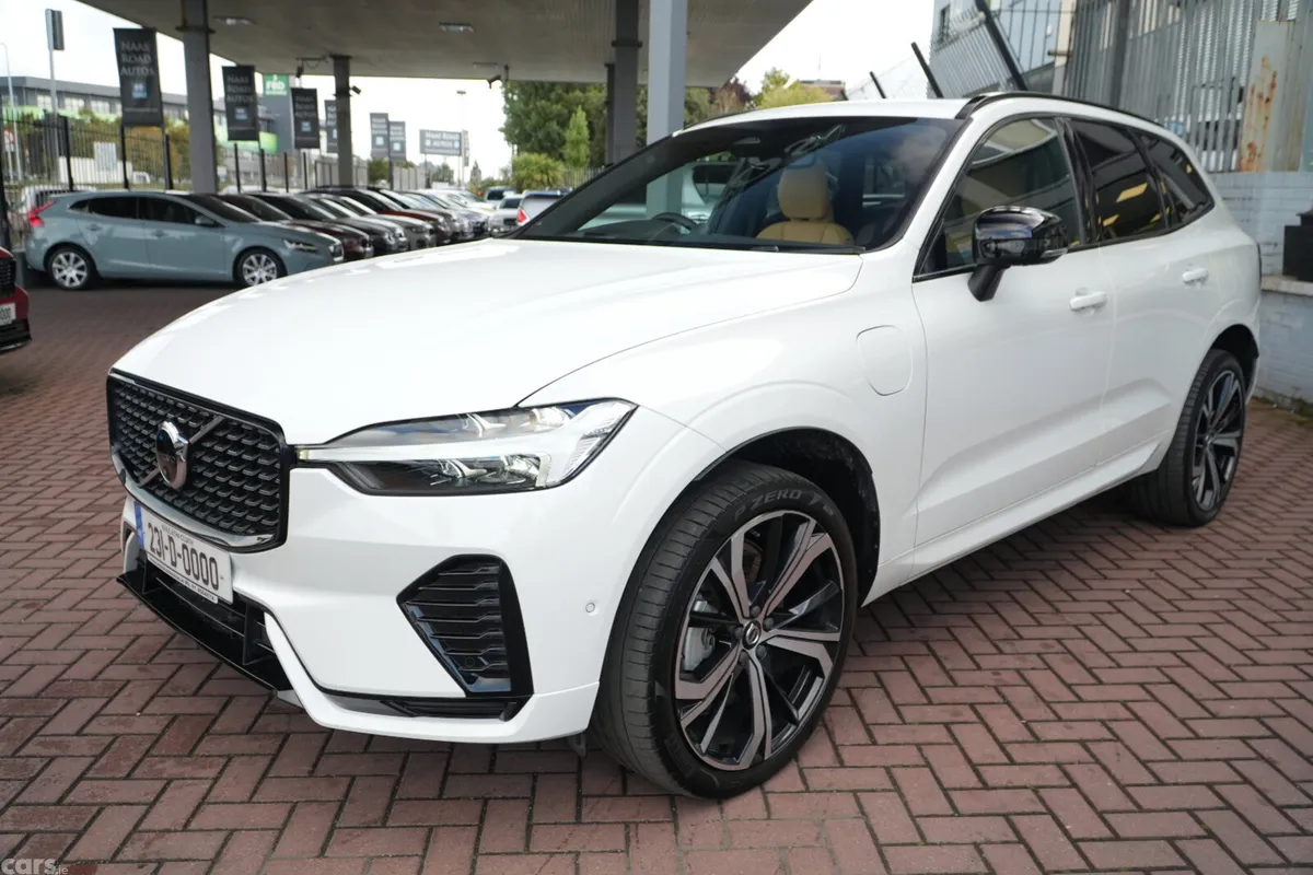 Volvo XC60 Estate, Petrol Plug-in Hybrid, 2023, White