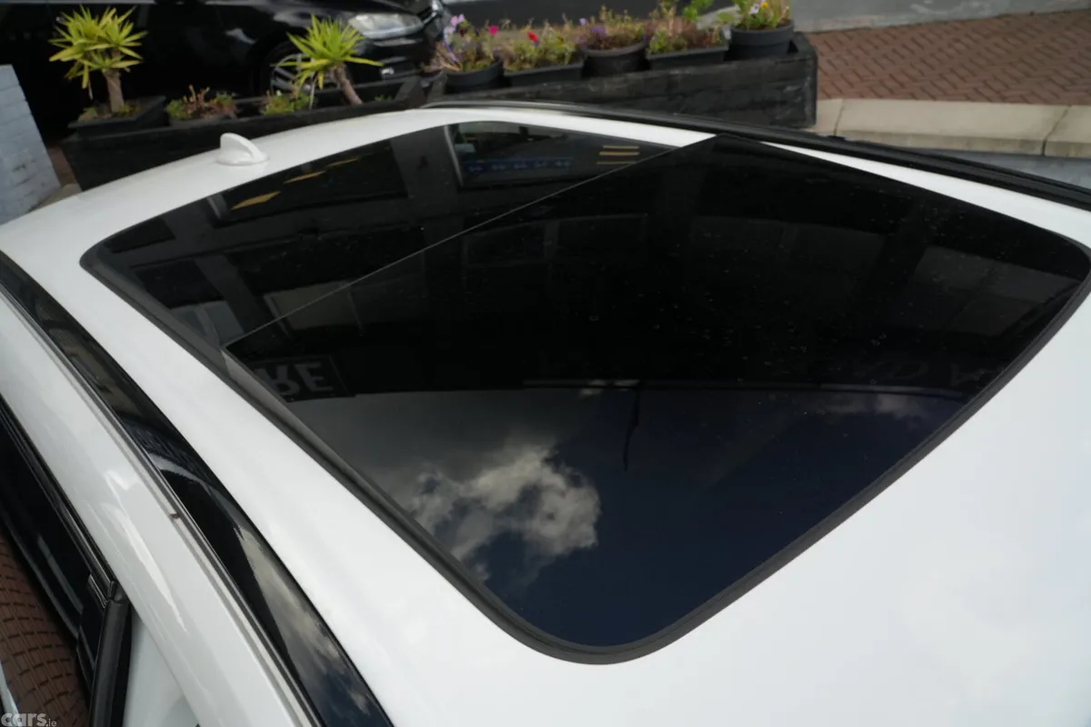 Volvo XC60 Estate, Petrol Plug-in Hybrid, 2023, White