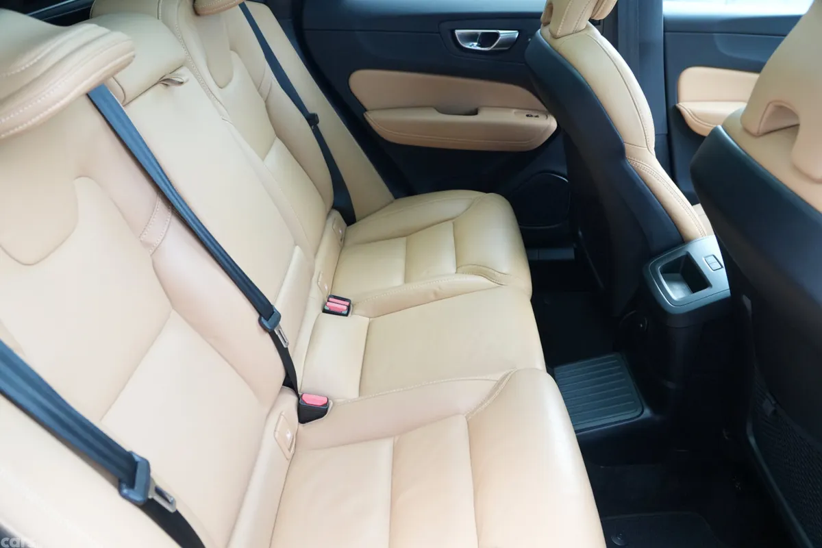 Volvo XC60 Estate, Petrol Plug-in Hybrid, 2023, White