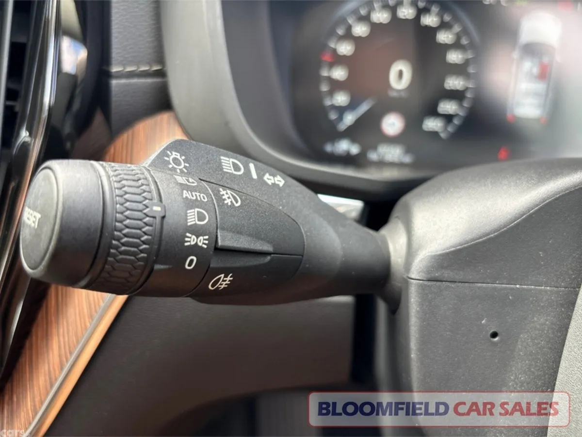 Volvo XC60 SUV, Diesel, 2019, Gold