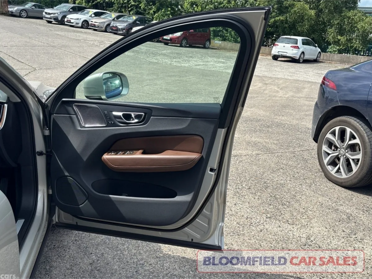 Volvo XC60 SUV, Diesel, 2019, Gold