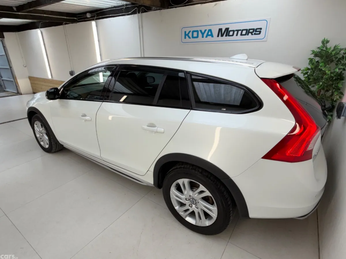Volvo V60 Estate, Diesel, 2017, White