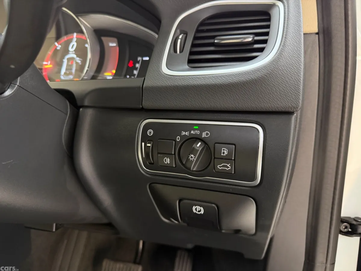 Volvo V60 Estate, Diesel, 2017, White