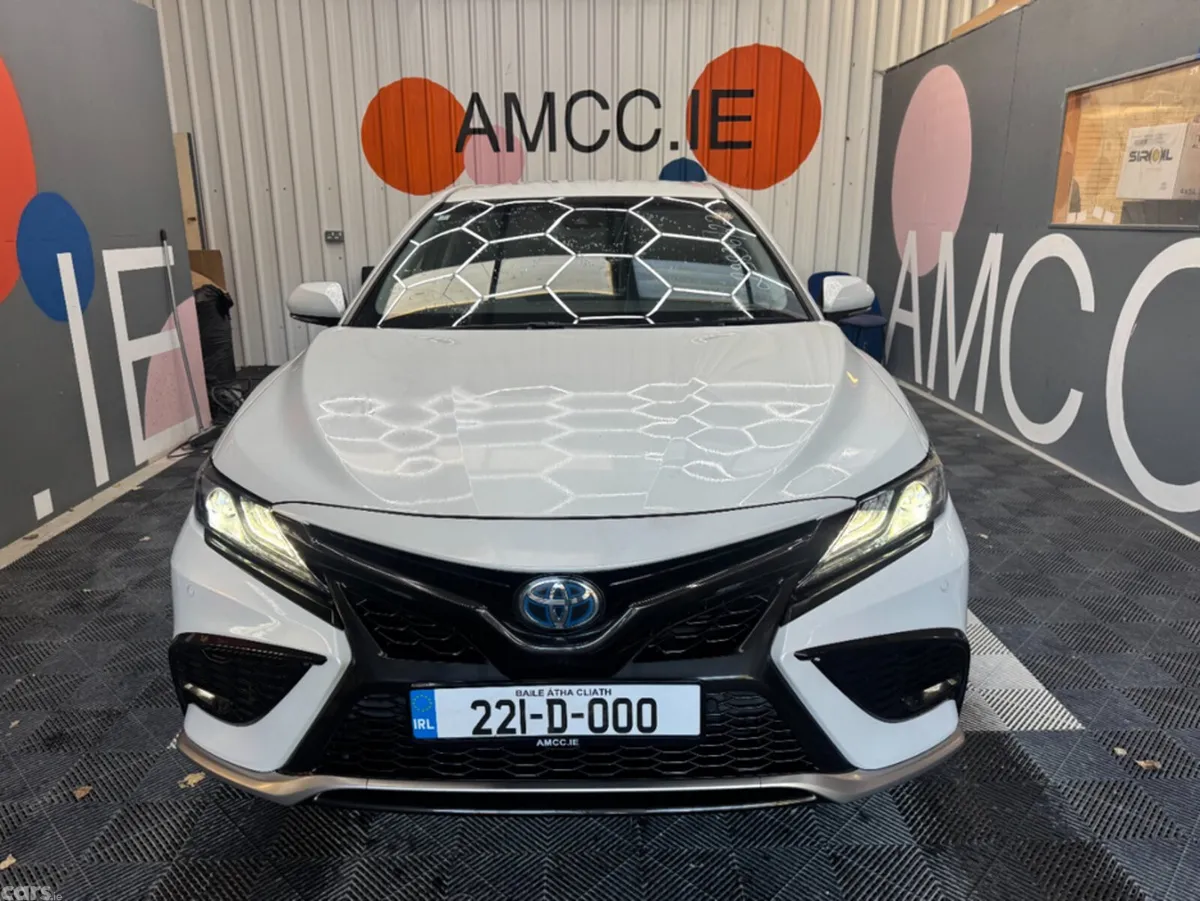 Toyota Camry Saloon, Petrol, 2022, White