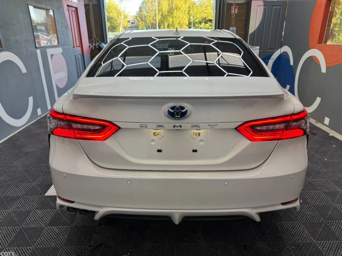 Toyota Camry Saloon, Petrol, 2022, White